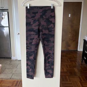 Lululemon brown camo wunder train 25” tight size 6